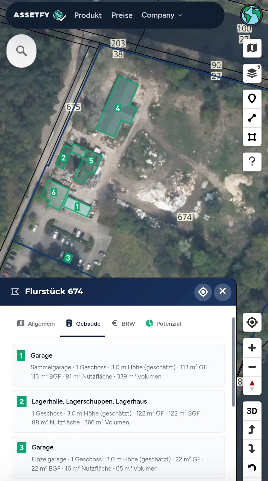 Assetfy-App auf einem Android-Smartphone: Satellitenbild eines Flurstücks mit sechs grün markierten Gebäuden, darunter das geöffnete Popup mit dem Gebäude-Tab und einer Liste von Garage, Lagerhalle und Einzelgarage samt Grundfläche, Bruttogeschossfläche, Nutzfläche und Volumen.